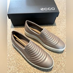 ECCO Women's Soft 9 II High Top Sneaker Metallic Grey Rose 9-9.5